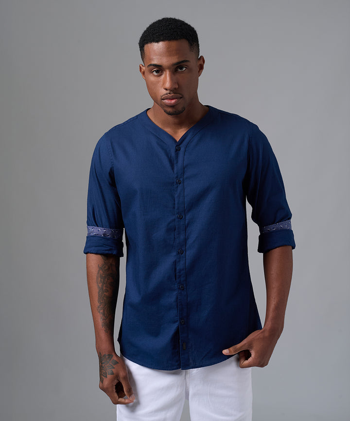 CAMISA MANGA LARGA CASUAL LOOK LINO CR CUELLO EN V CLASSIC FIT AZUL MARINO PV25