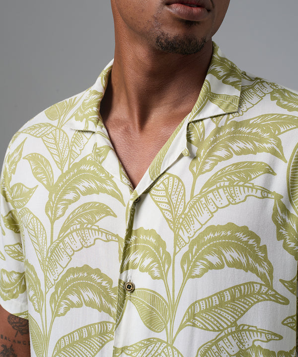 CAMISA MANGA CORTA CASUAL CUELLO RESORT ESTAMPADO CLASSIC FIT VERDE PV25
