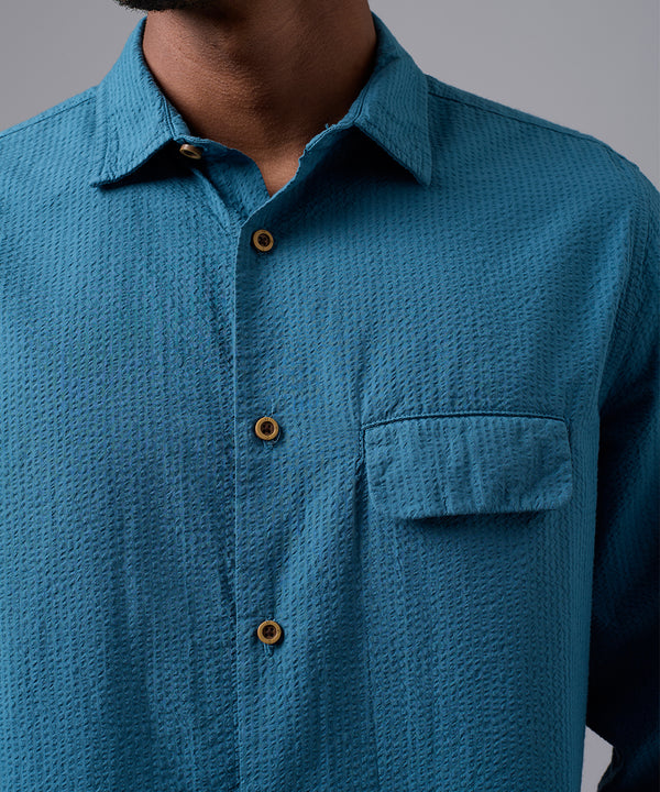 CAMISA MANGA LARGA SEERSUCKER CUELLO SPREAD CLASSIC FIT COBALTO OI25