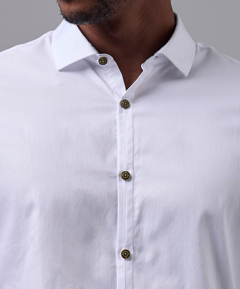 CAMISA MANGA LARGA PECHERA OJAL CLASSIC FIT BLANCO OI25