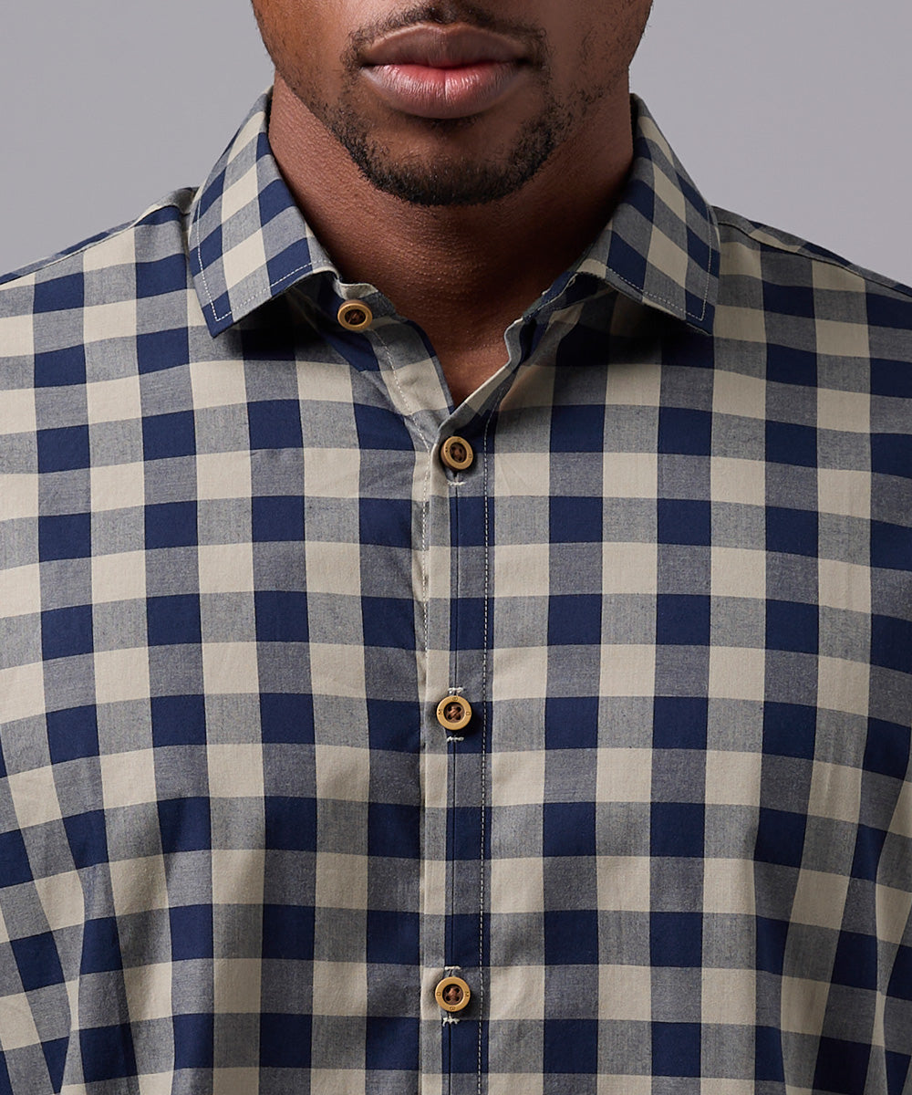 CAMISA MANGA LARGA PECHERA OJAL CLASSIC FIT BEIGE ESTAMPADO OI25