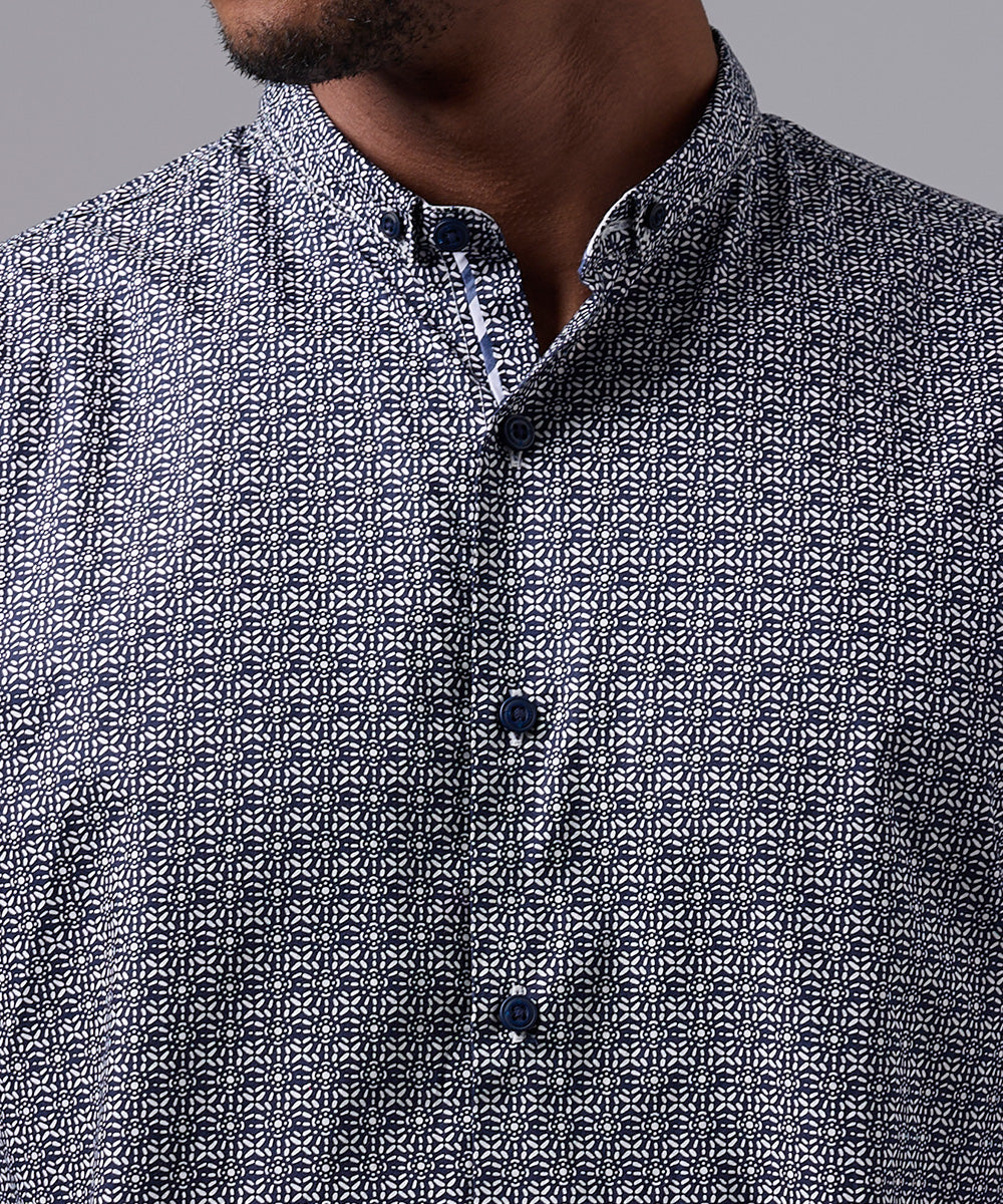 CAMISA MANGA LARGA CUELLO MICRO BUTTON DOWN CLASSIC FIT AZUL ESTAMPADO OI25