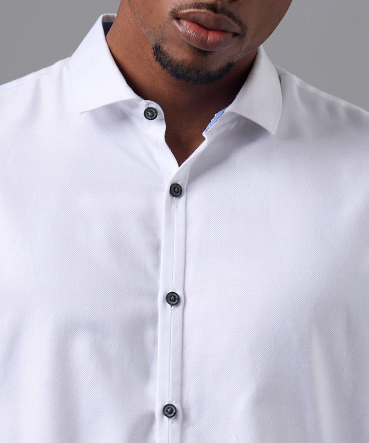 CAMISA MANGA LARGA PECHERA OJAL SLIM FIT BLANCO OI25