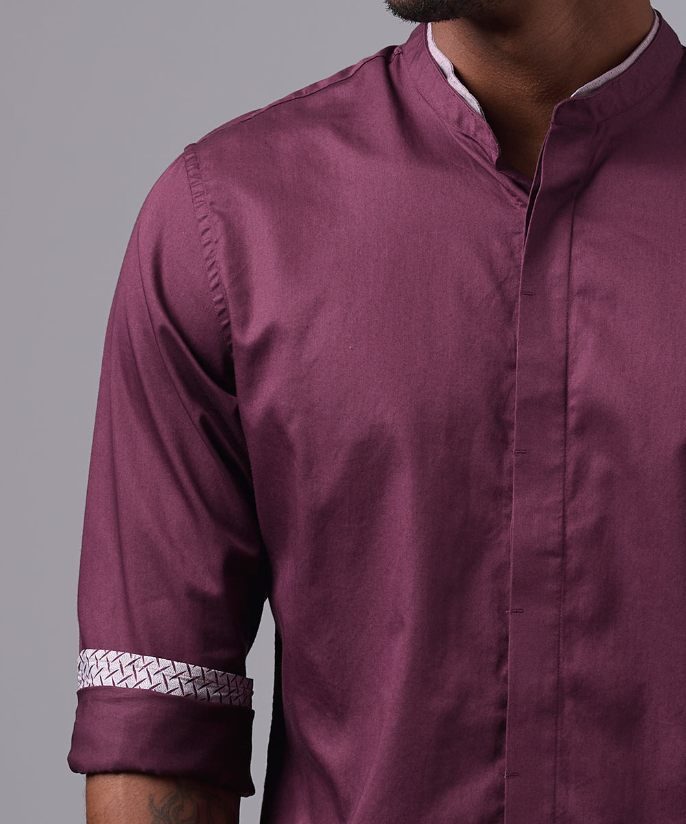CAMISA MANGA LARGA CUELLO NERU DESMONTABLE CLASSIC FIT GUINDA OI25