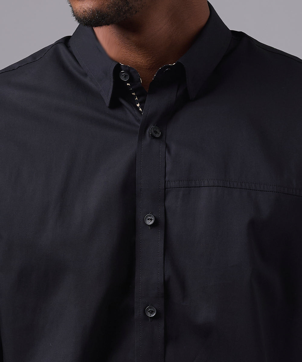 CAMISA MANGA LARGA CUELLO BUTTON DOWN OCULTO CLASSIC FIT NEGRO OI25