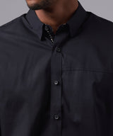 CAMISA MANGA LARGA CUELLO BUTTON DOWN OCULTO CLASSIC FIT NEGRO OI25