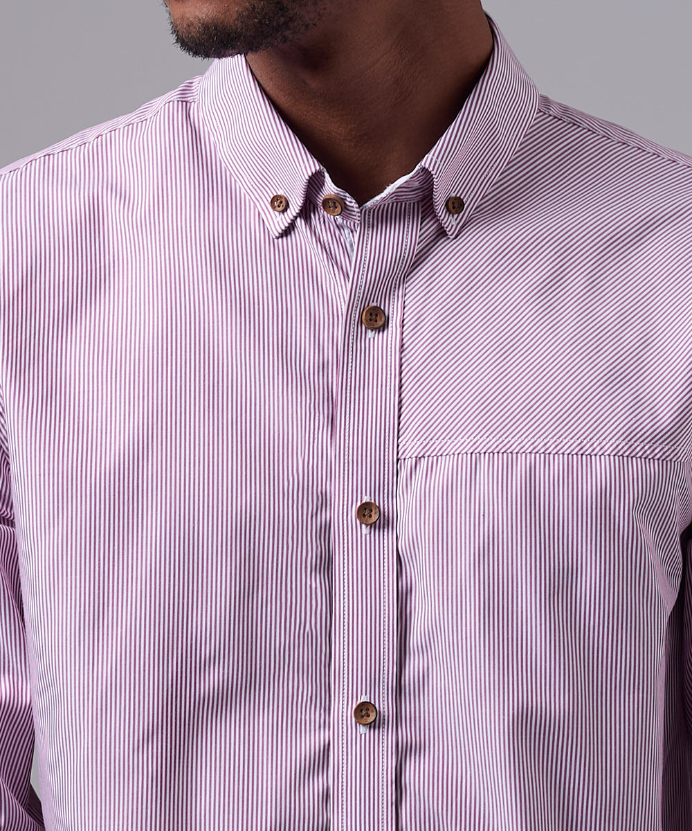 CAMISA MANGA LARGA CUELLO CON APLICACION BUTTON DOWN SLIM FIT GUINDA C/RAYAS OI25