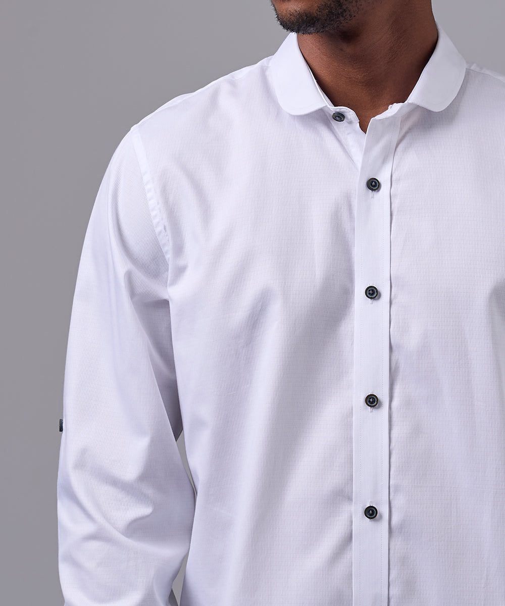 CAMISA MANGA LARGA CUELLO CORTO REDONDEADO SLIM FIT BLANCO OI25