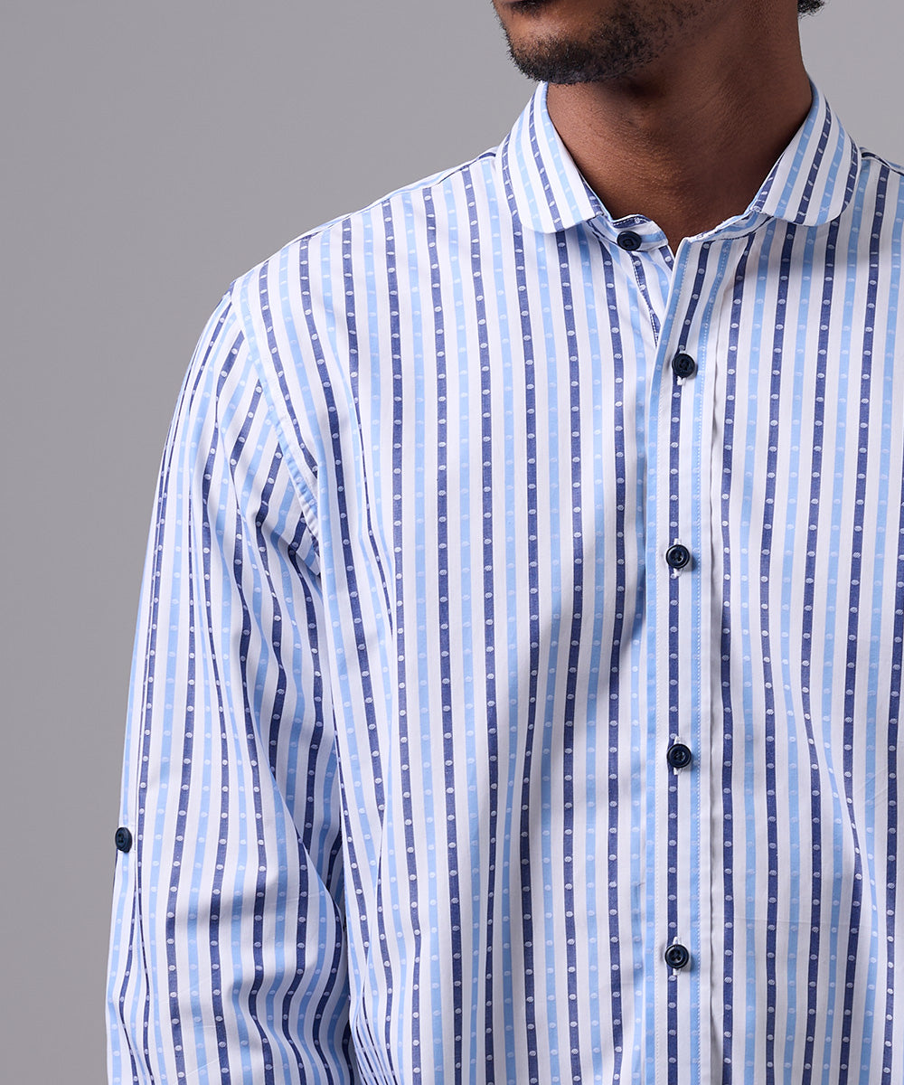 CAMISA MANGA LARGA CUELLO CORTO REDONDEADO SLIM FIT CELESTE C/RAYAS OI25