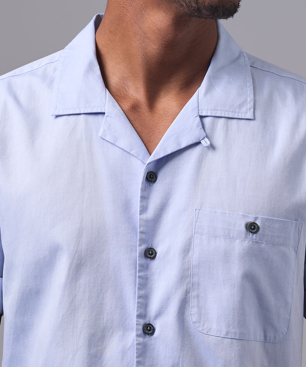 CAMISA MANGA CORTA CASUAL BOLSILLO CON BOTON SLIM FIT CELESTE OI25