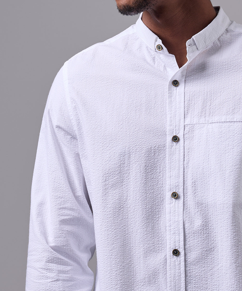 CAMISA MANGA LARGA SEERSUCKER TWISTED COLLAR CLASSIC FIT BLANCO OI25