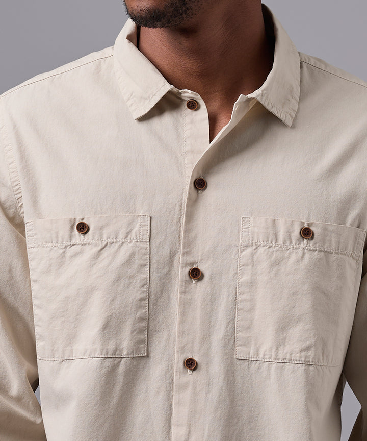 CAMISA MANGA LARGA TAFETA DOBLE BOLSILLO CLASSIC FIT HUESO OI25