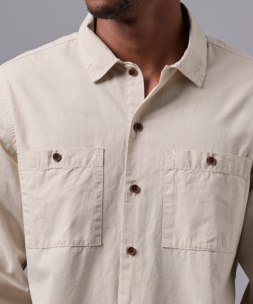 CAMISA MANGA LARGA TAFETA DOBLE BOLSILLO CLASSIC FIT HUESO OI25