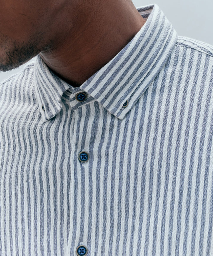 CAMISA MANGA LARGA SEERSUCKER A RAYAS CLASSIC FIT OI26