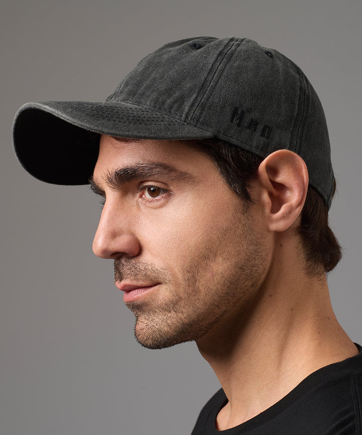 GORRA CON VISERA NEGRO