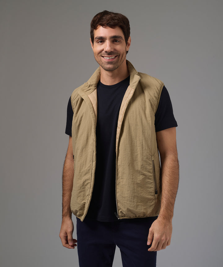 CHALECO IMPERMEABLE LIGERO BEIGE PV26