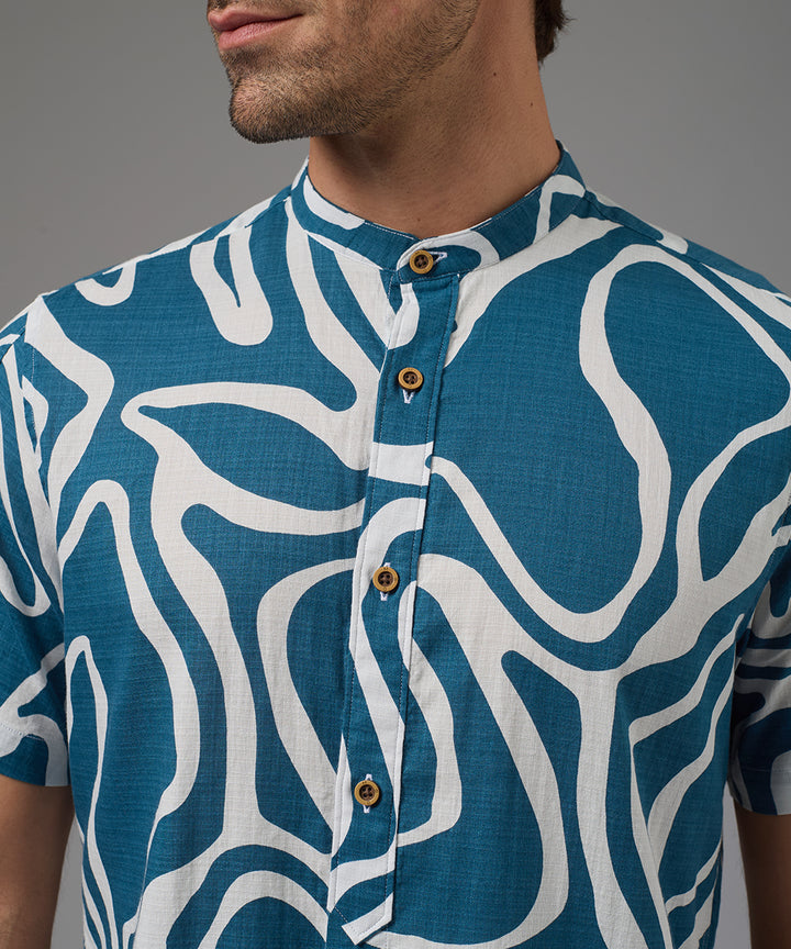 CAMISA MANGA CORTA LOOK LINO MEDIA PECHERA OCULTA CLASSIC FIT COBALTO ESTAMPADO PV26
