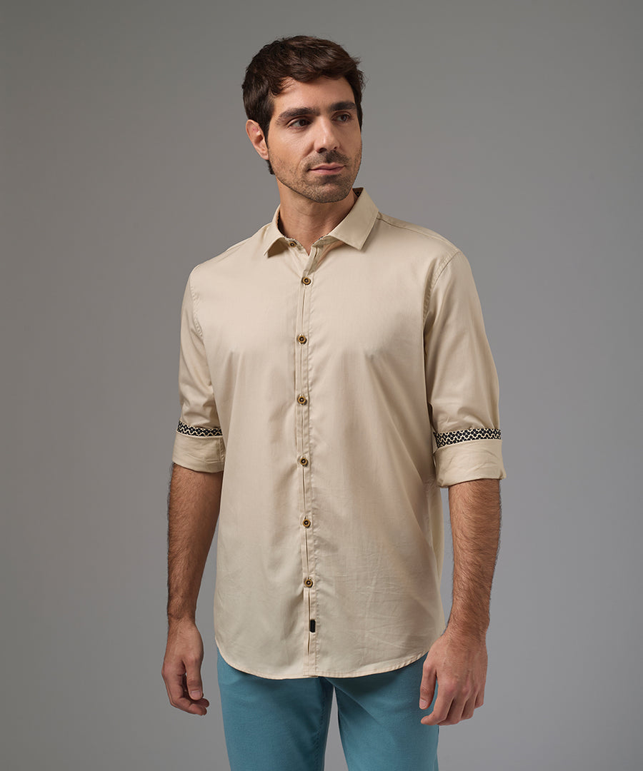 CAMISA MANGA LARGA PECHERA OJAL CLASSIC FIT BEIGE PV26
