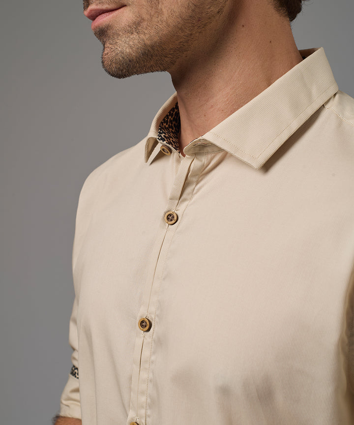 CAMISA MANGA LARGA PECHERA OJAL CLASSIC FIT BEIGE PV26