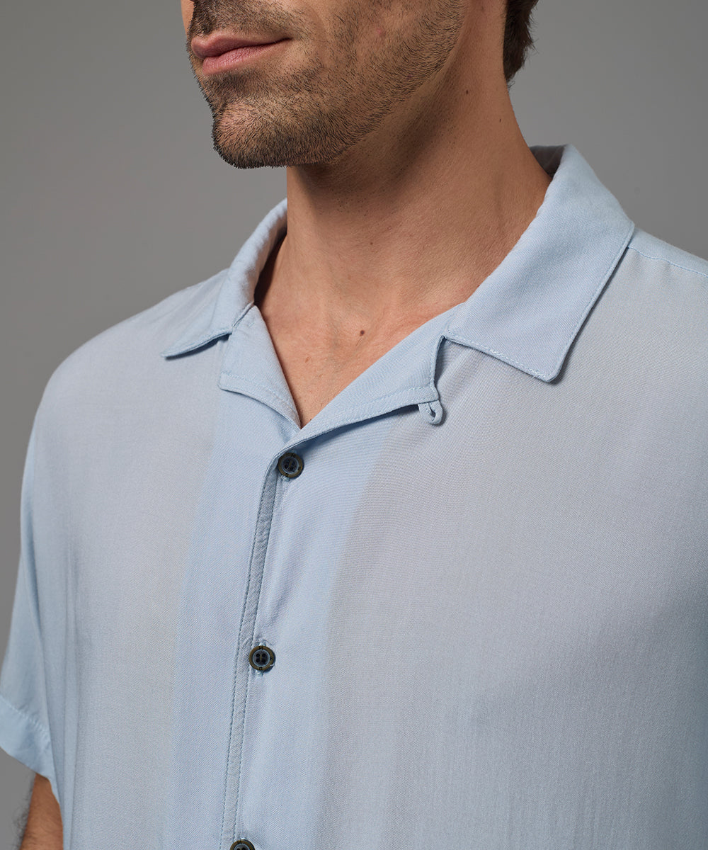 CAMISA MANGA CORTA CUELLO RESORT CLASSIC FIT CELESTE PV26