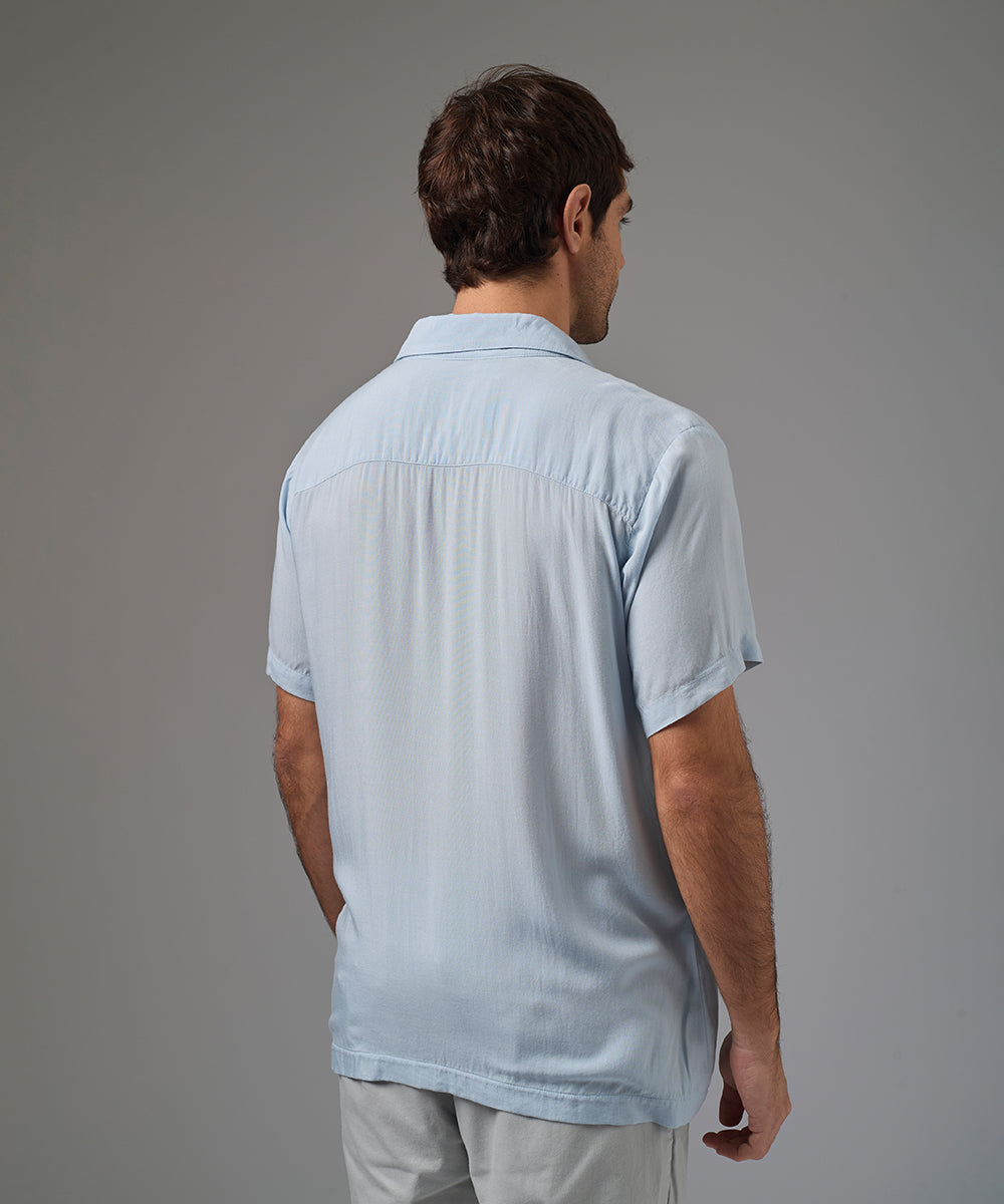 CAMISA MANGA CORTA CUELLO RESORT CLASSIC FIT CELESTE PV26