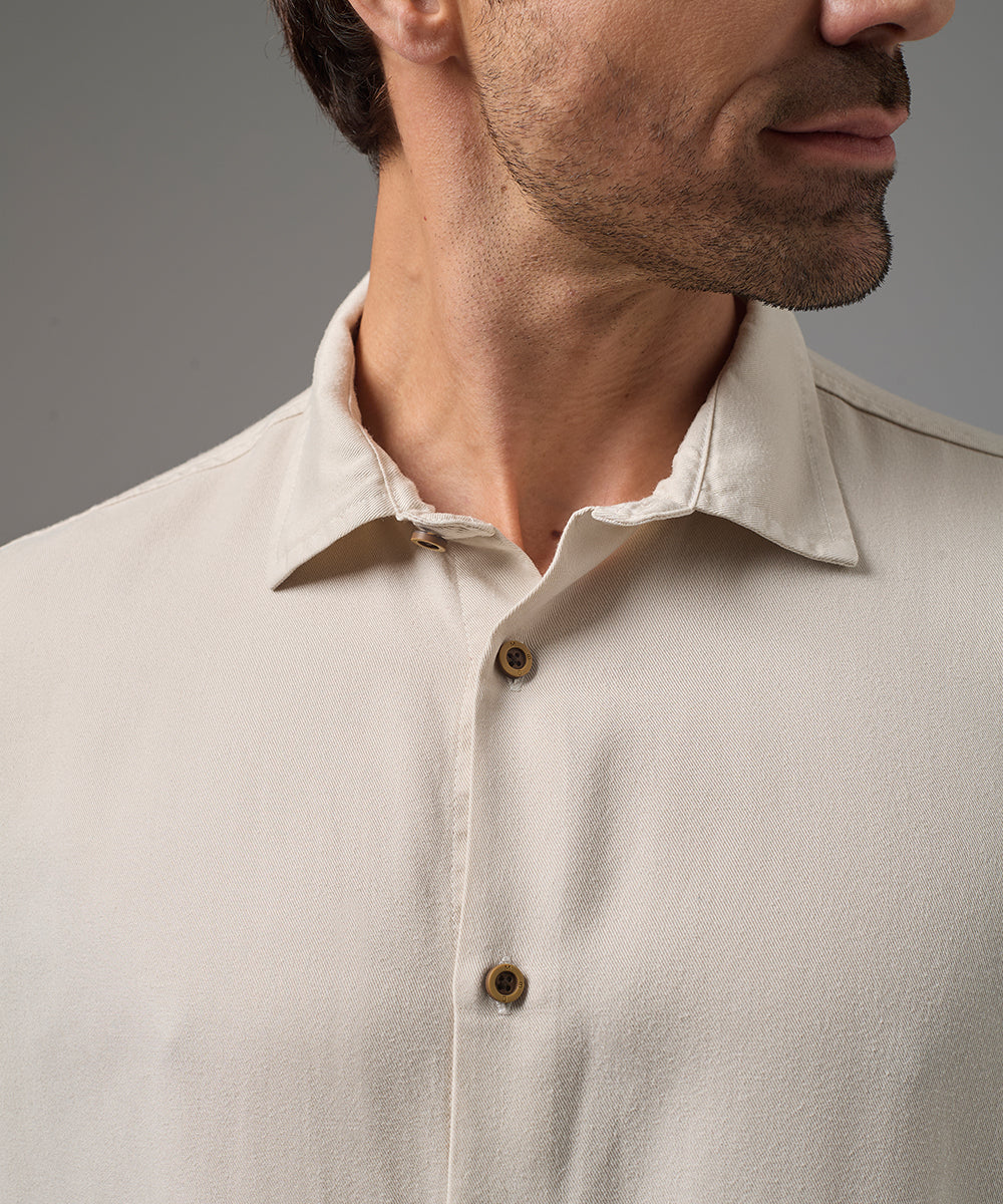 CAMISA MANGA CORTA TENCEL CUELLO SPREAD CLASSIC FIT HUESO PV26