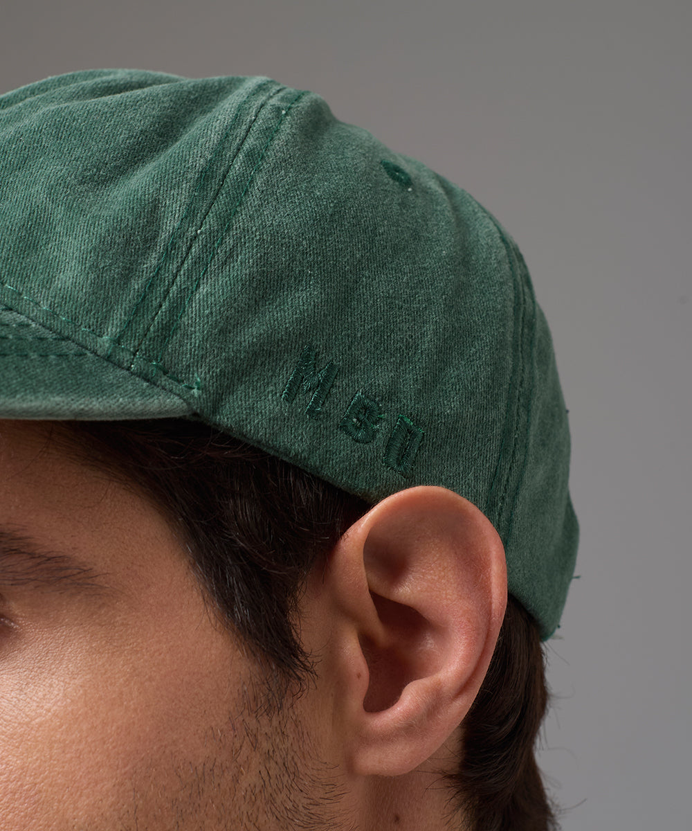 GORRA CON VISERA VERDE