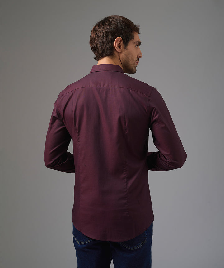 CAMISA MANGA LARGA CUELLO CORTO REDONDEADO SLIM FIT GUINDA PV26