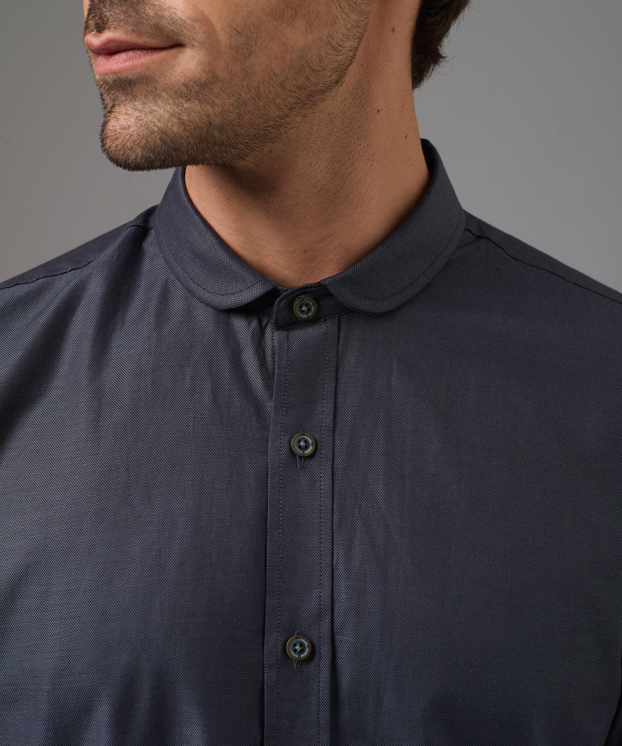 CAMISA MANGA LARGA OXFORD CUELLO CORTO REDONDEADO SLIM FIT PLOMO PV26