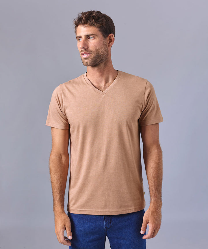 POLO MANGA CORTA BASICO CUELLO V MARRON CLARO OI24