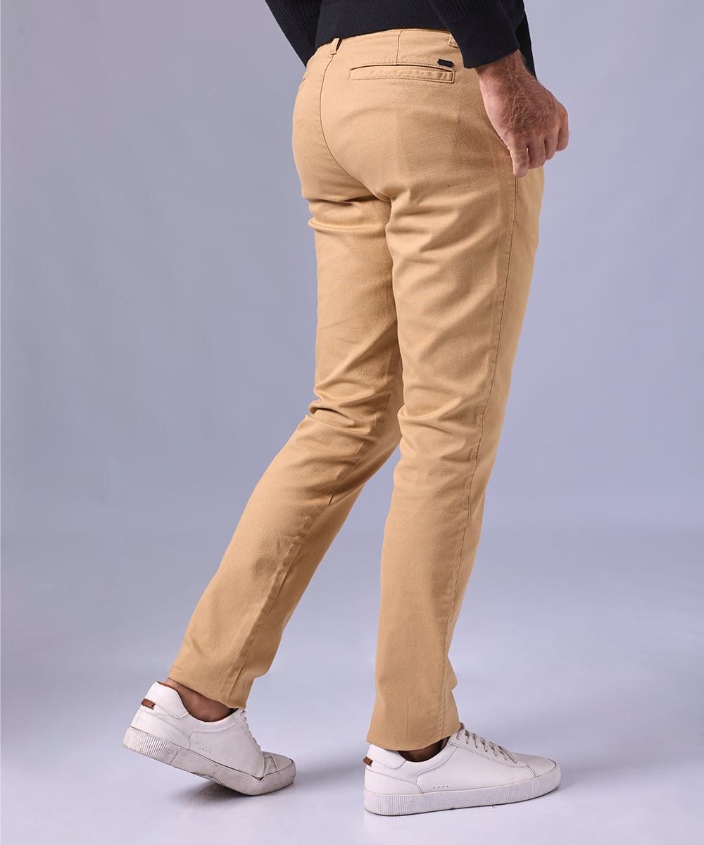 PANTALON DRILL FLAT FRONT SLIM FIT MOSTAZA OI24
