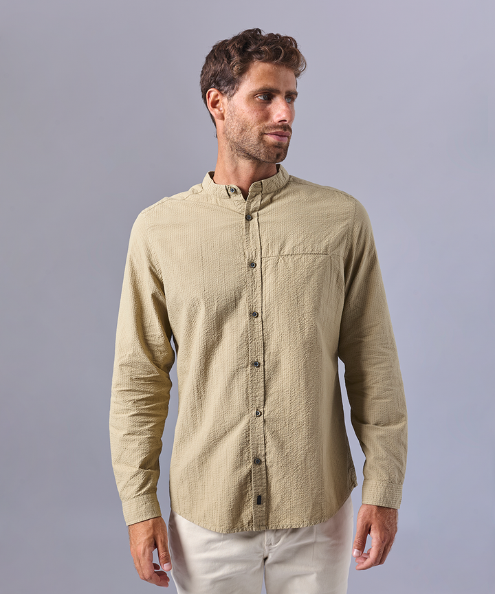 CAMISA MANGA LARGA SEER SUCKER TWISTED COLLAR CLASSIC FIT VERDE OLIVO OI24