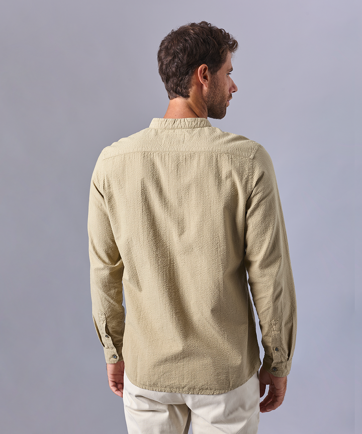 CAMISA MANGA LARGA SEER SUCKER TWISTED COLLAR CLASSIC FIT VERDE OLIVO OI24