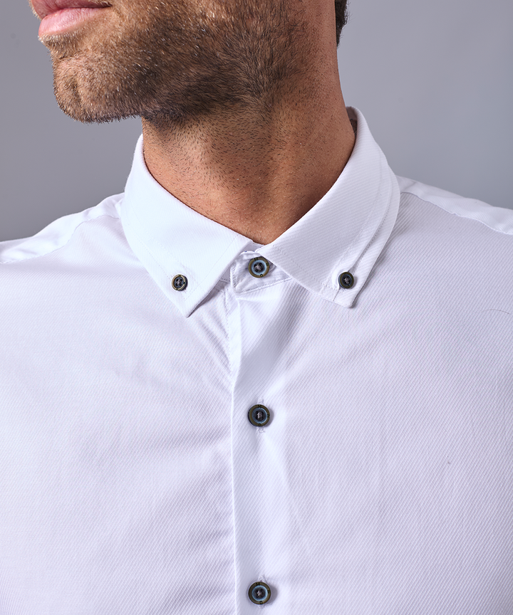 CAMISA MANGA LARGA CUELLO SOLAPA SLIM FIT BLANCO OI24