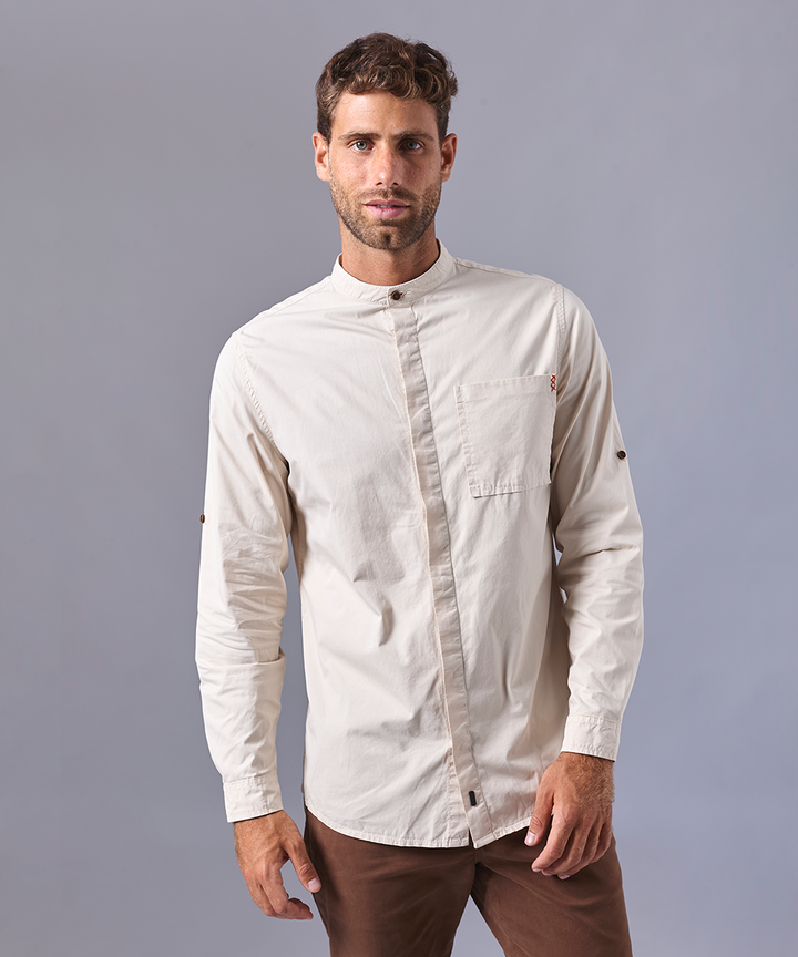 CAMISA MANGA LARGA TAFETA CUELLO NERU CON BOTON CLASSIC FIT BEIGE OI24