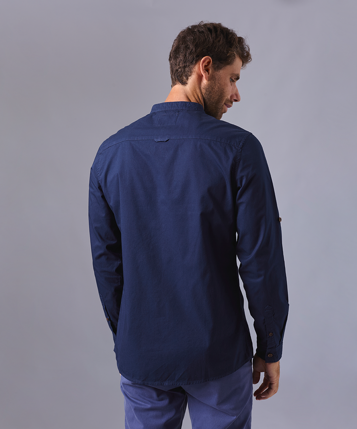 CAMISA MANGA LARGA TAFETA CUELLO NERU CON BOTON CLASSIC FIT AZUL MARINO OI24