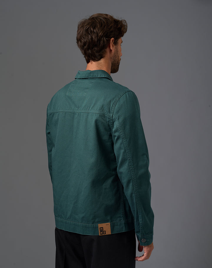 CASACA DENIM SOBRETEÑIDO PECHERA OJAL OI26