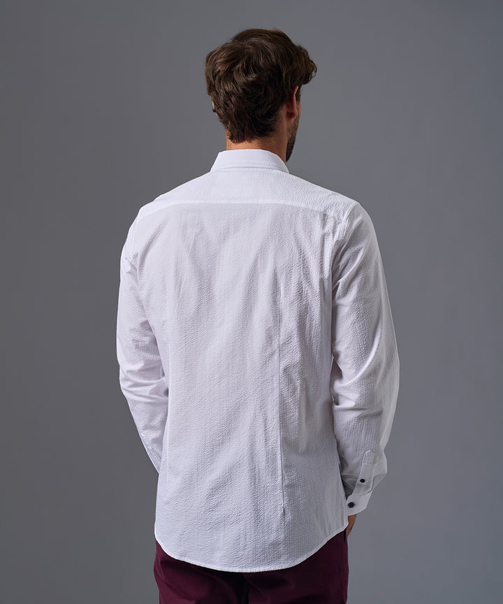 CAMISA MANGA LARGA ROLL UP CUELLO SOLAPA SLIM FIT OI26