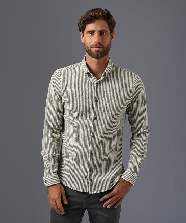 CAMISA MANGA LARGA SEERSUCKER A RAYAS CLASSIC FIT OI26