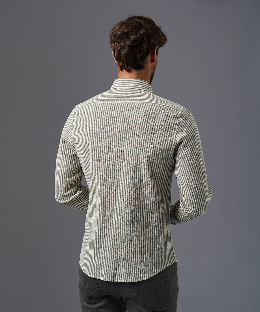 CAMISA MANGA LARGA SEERSUCKER A RAYAS CLASSIC FIT OI26