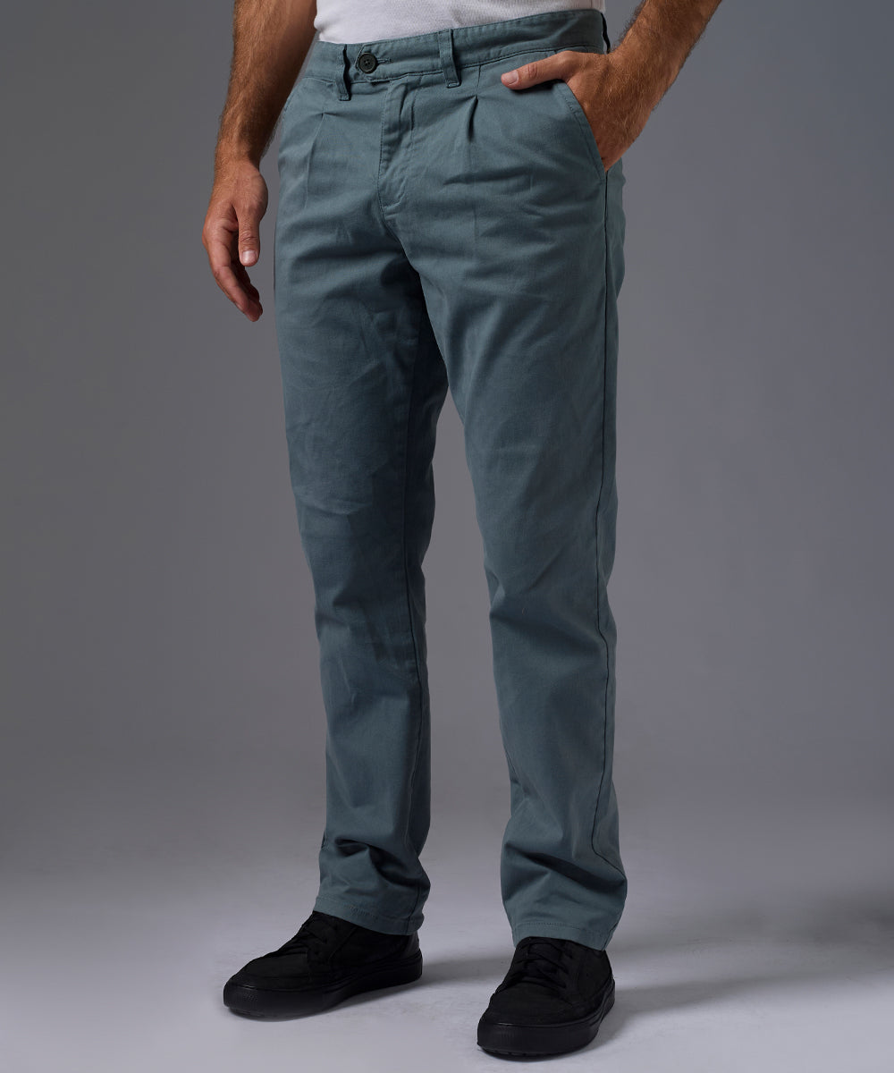 PANTALON DRILL CON PLIEGUE SLIM FIT OI26