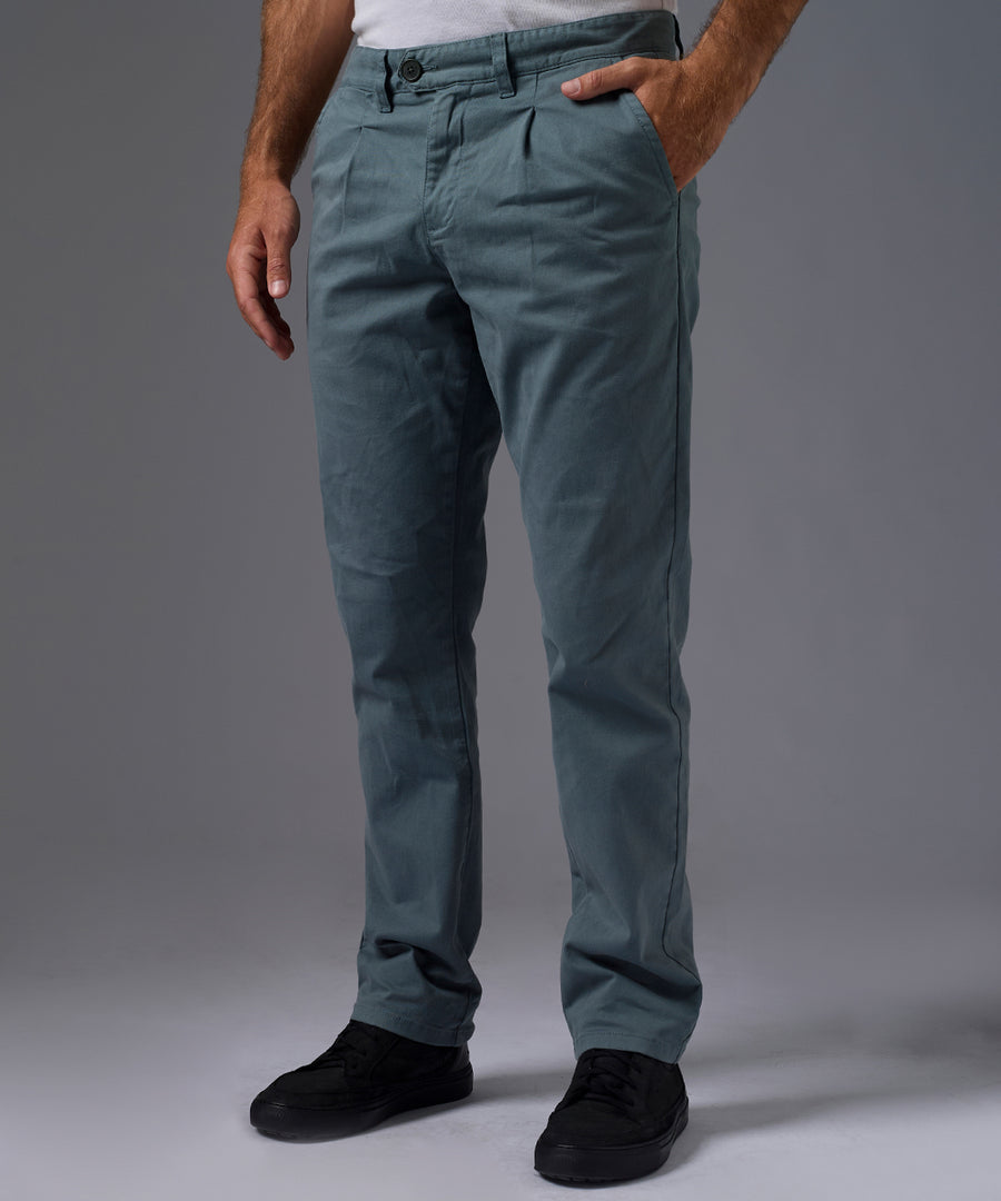 PANTALON DRILL CON PLIEGUE SLIM FIT OI26