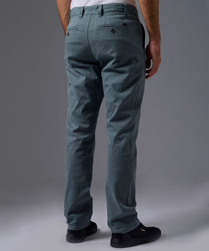 PANTALON DRILL CON PLIEGUE SLIM FIT OI26