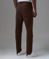 PANTALON BROKEN CON PINZAS SLIM FIT MARRON OI25