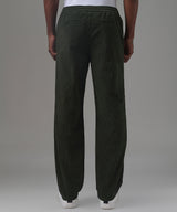 PANTALON CORDUROY CON ELASTICO CLASSIC FIT VERDE MILITAR OI25