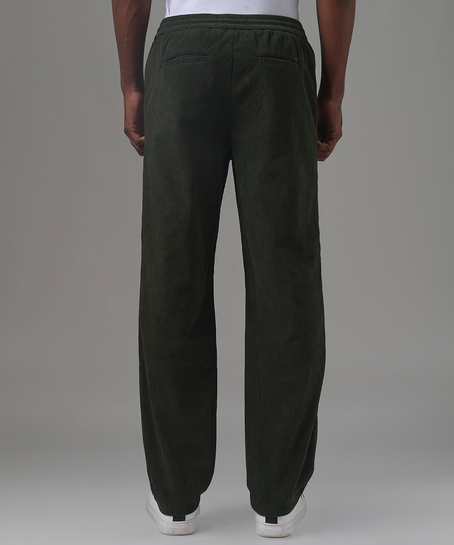 PANTALON CORDUROY CON ELASTICO CLASSIC FIT VERDE MILITAR OI25