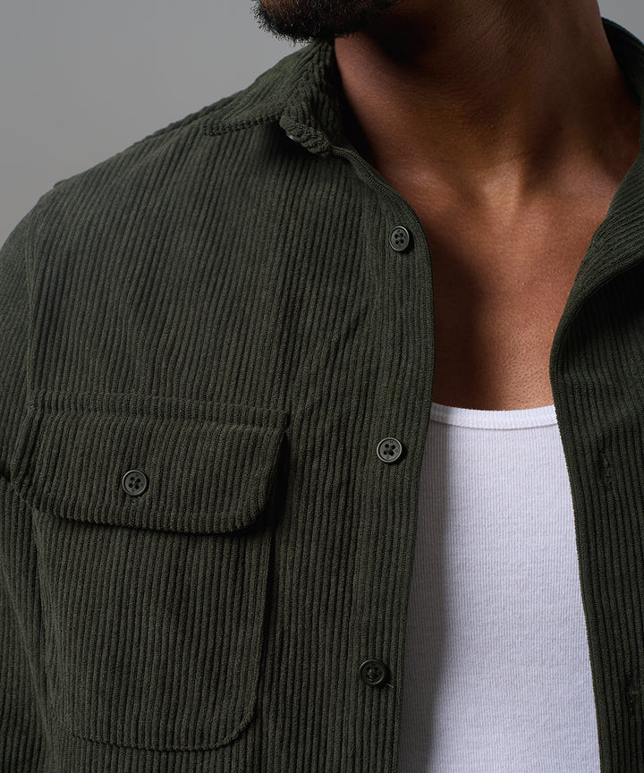 CAMISA MANGA LARGA CORDUROY CLASSIC FIT VERDE MILITAR OI25