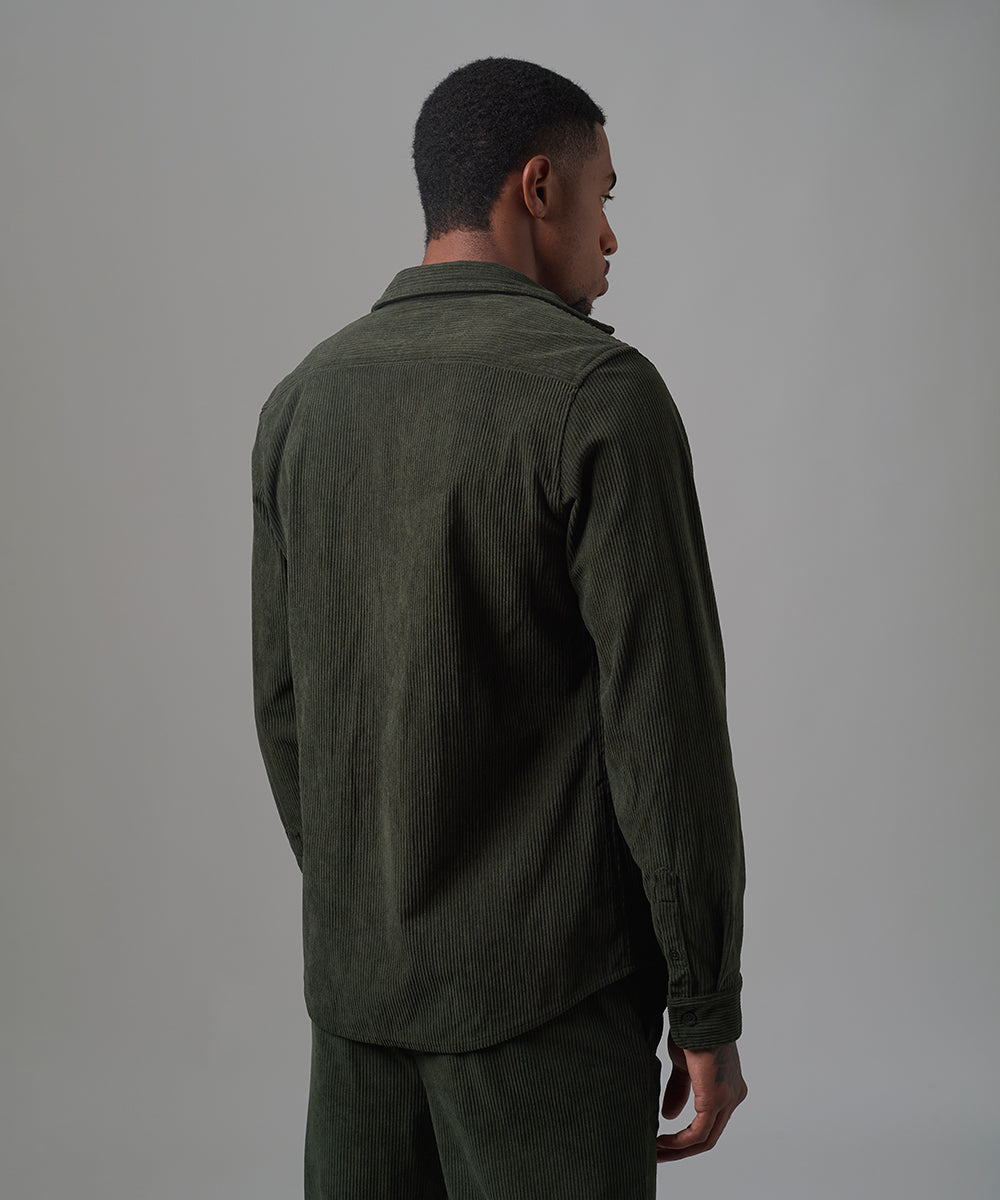 CAMISA MANGA LARGA CORDUROY CLASSIC FIT VERDE MILITAR OI25