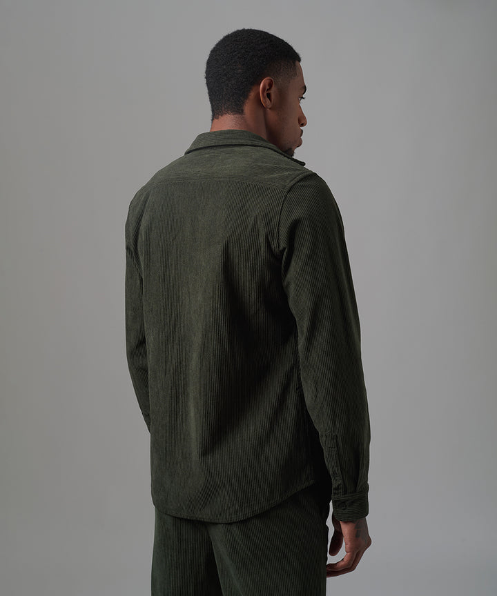 CAMISA MANGA LARGA CORDUROY CLASSIC FIT VERDE MILITAR OI25