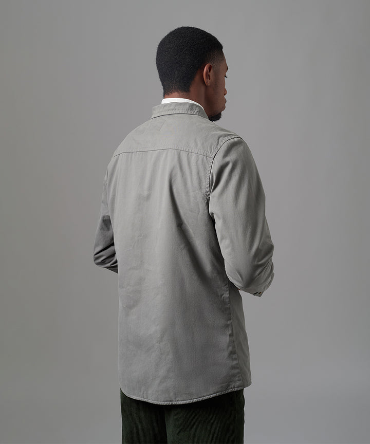CAMISA MANGA LARGA SOBRECAMISA CLASSIC FIT PLOMO OI25
